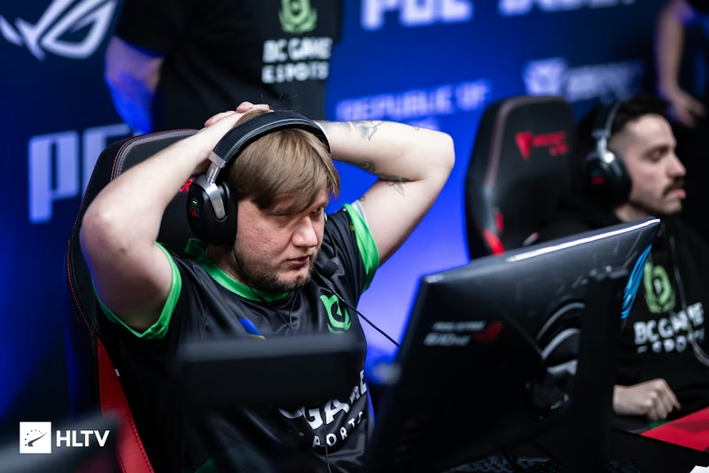 Interfața optimizată pentru mobil a BC.Game pe un smartphone